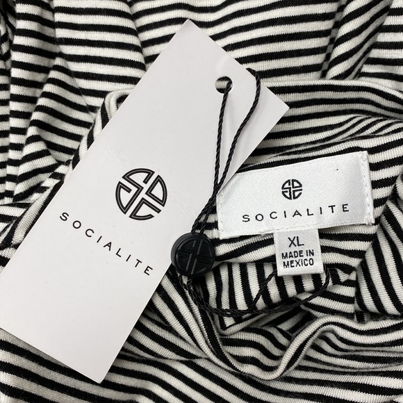 Socialite Mock Neck Sleeveless Knit Top NWT Size XL - Picture 7 of 8